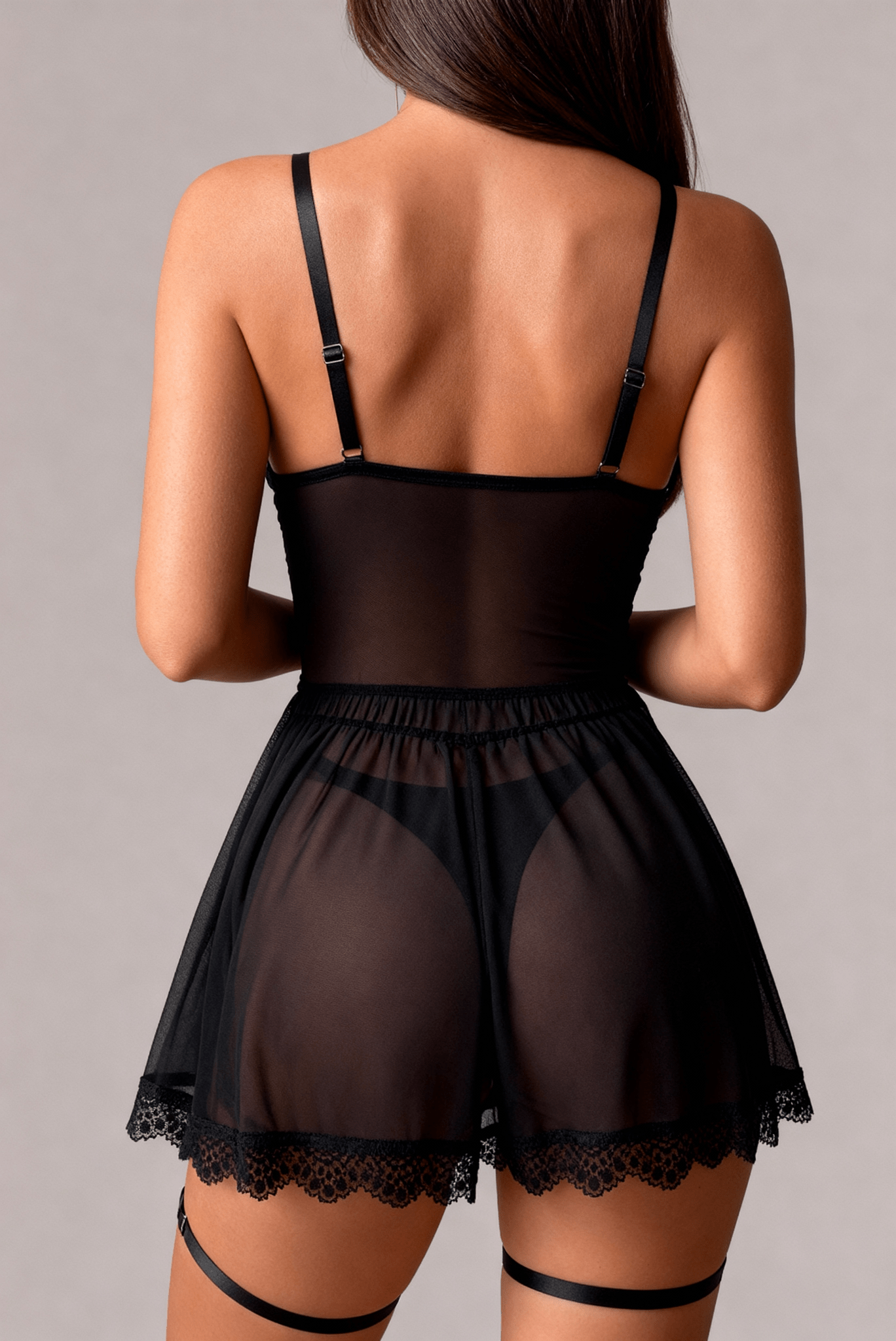 Seria Illusion - Cămașă de noapte din dantelă transparentă în stil corset cu portjartieră încorporată - negru